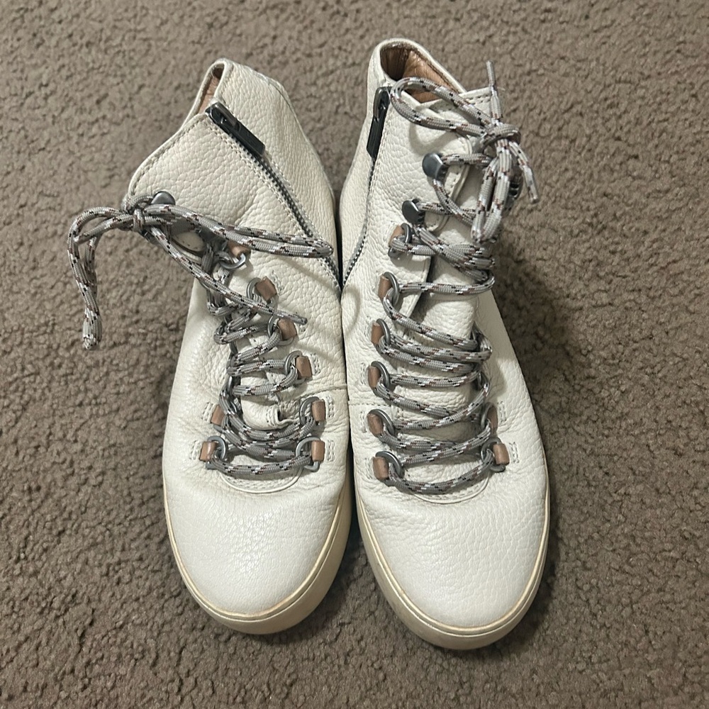 Frye Lena hiker lace up boots size women’s 8‎